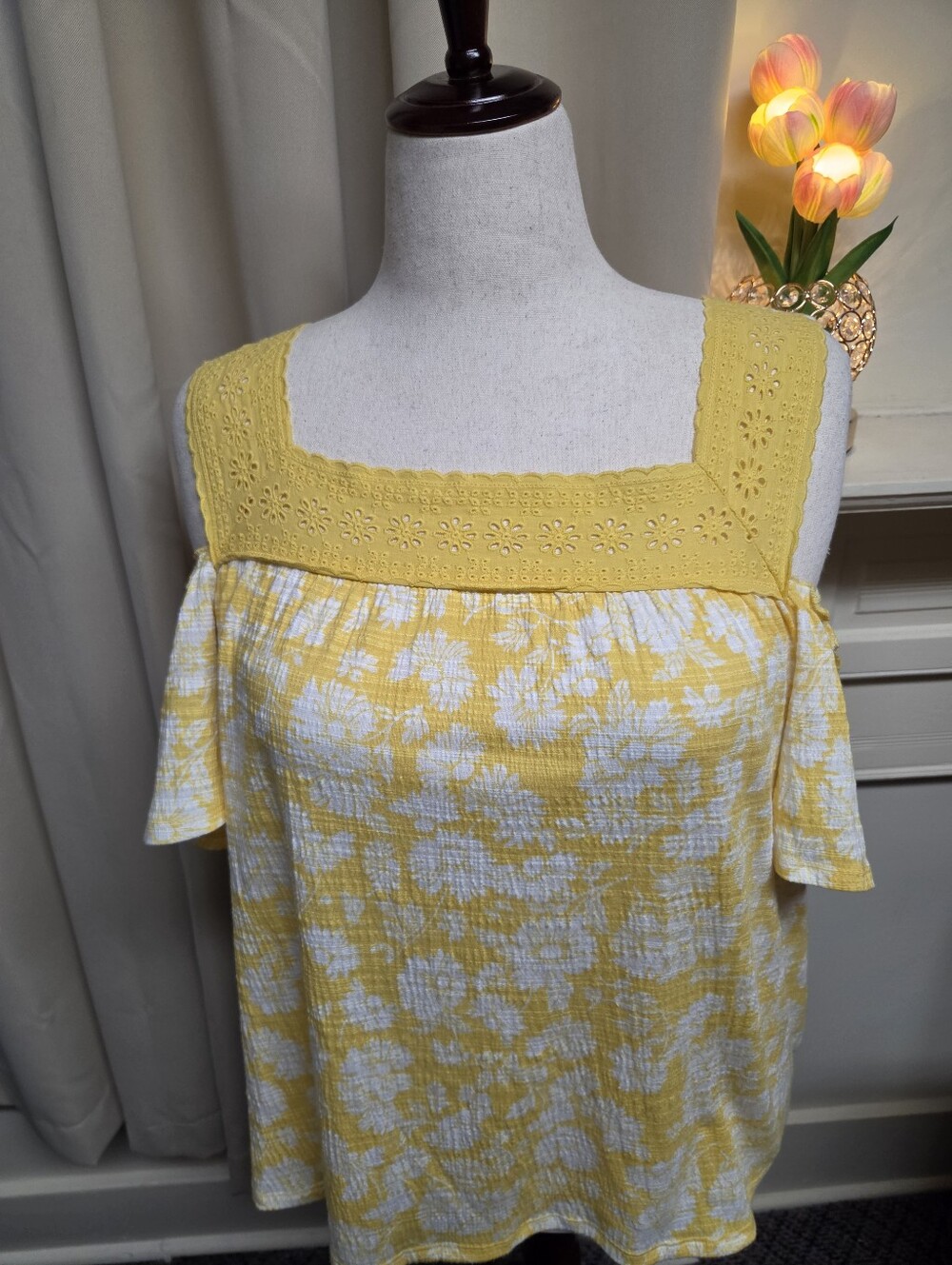 Lauren Conrad Cold Shoulder Yellow Floral W/lace Top  Size XL